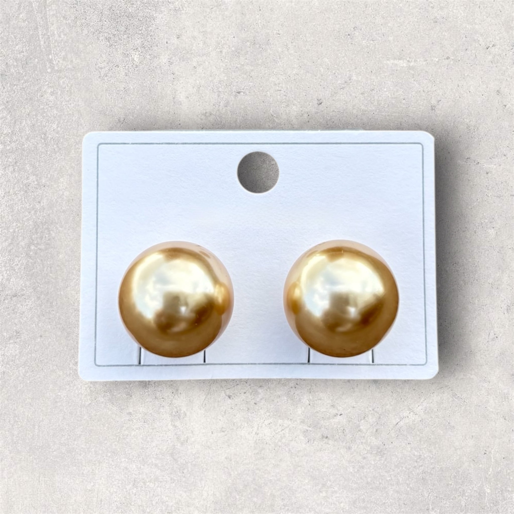 Medium pearl studs